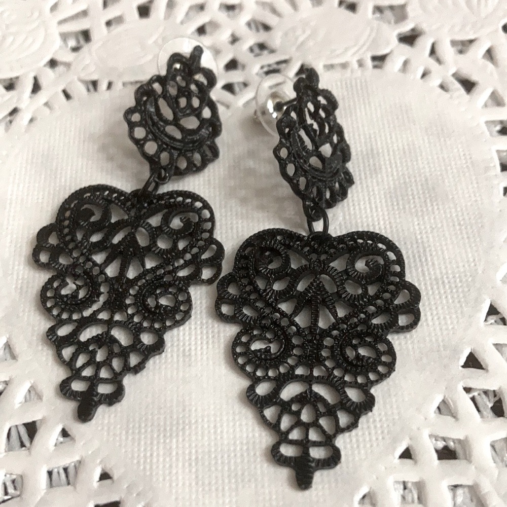 Vintage style hollow metal earrings. NWT